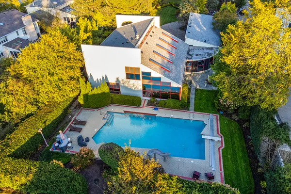 $1,699,900 | 2100 Pfingsten Road, Northbrook, IL 60062