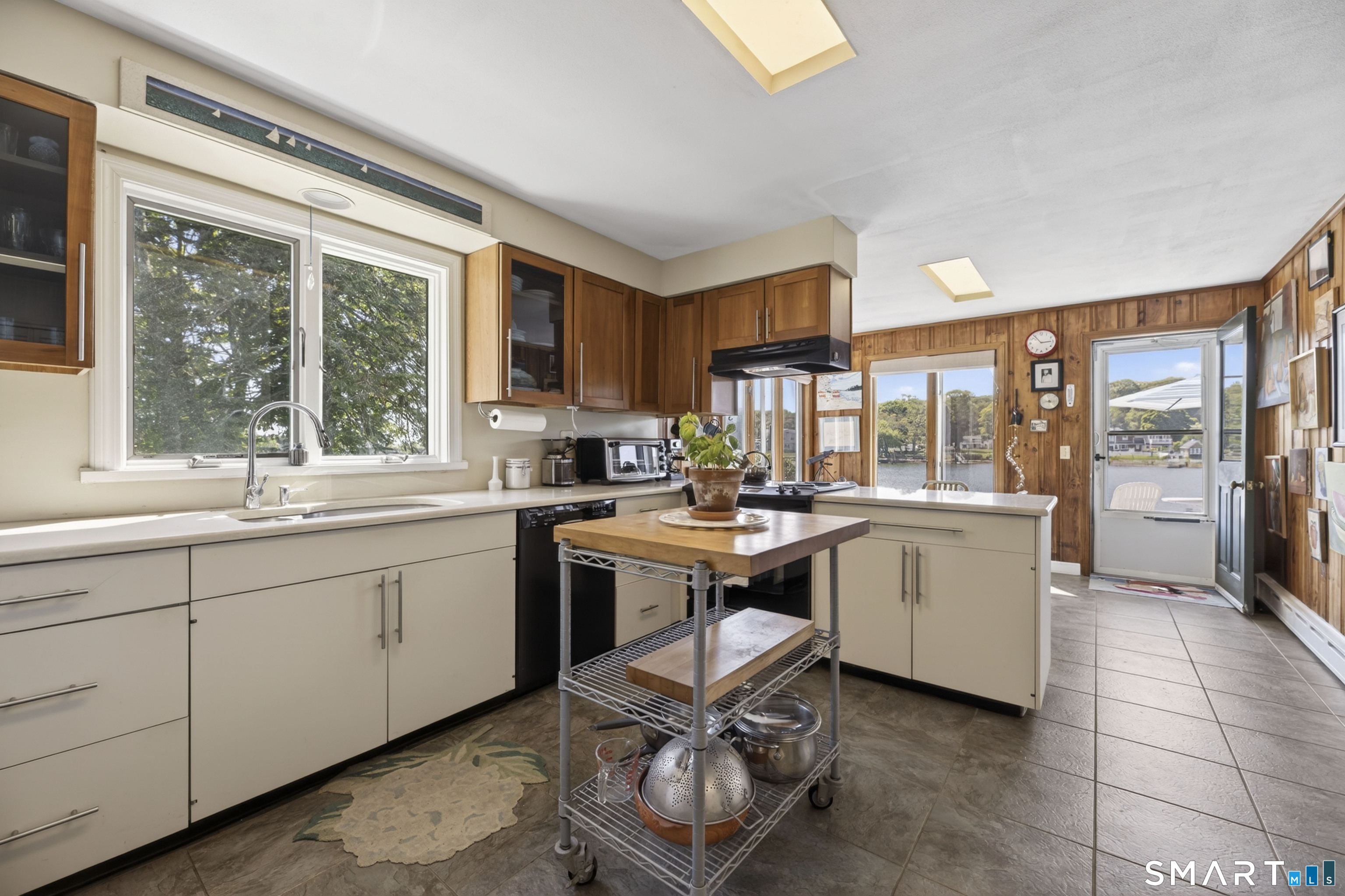 27 Wilbur Road Stonington, CT 06378 - Photo 26 of 40 Gallery Image 26