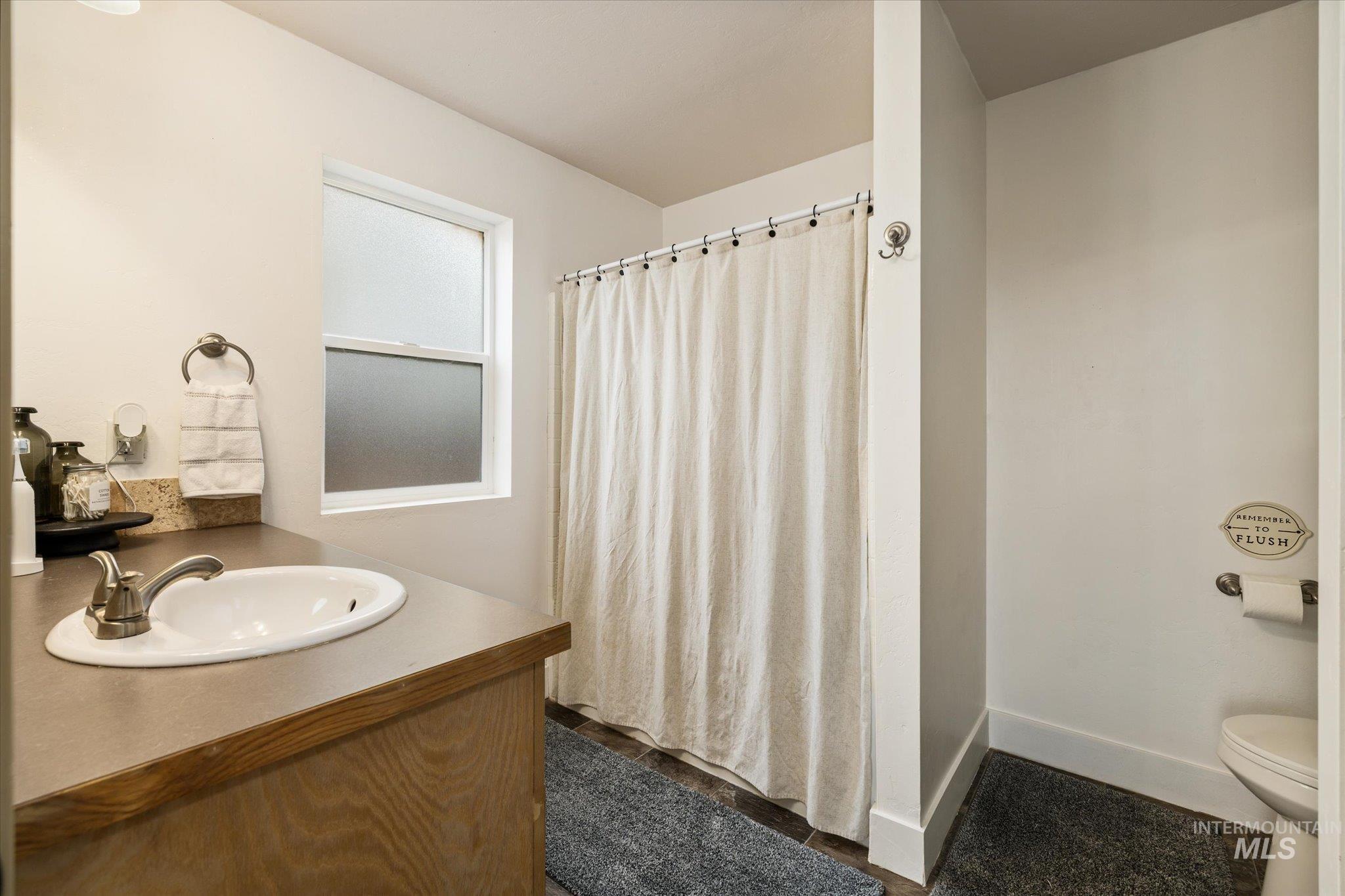 1065 West 11th Street Weiser, ID 83672 - Photo 33 of 48 Full bath featuring a shower with shower curtain and vanity