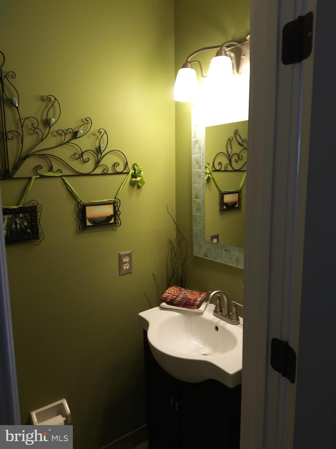 832 Roberts Road Warminster, PA 18974 - Photo 19 of 41 Powder Room