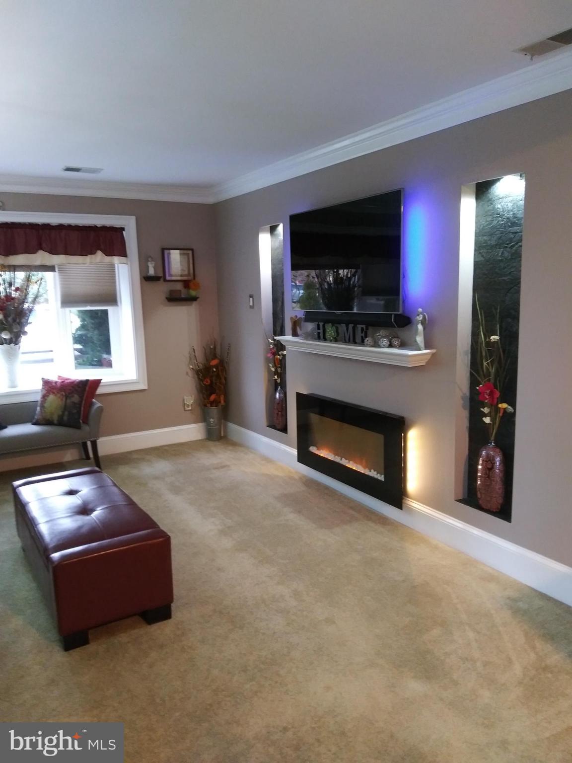 832 Roberts Road Warminster, PA 18974 - Photo 5 of 41 Living Room