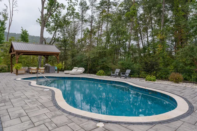 $1,050,000 | 9550 Wolf Creek Trail, Ooltewah, TN 37363