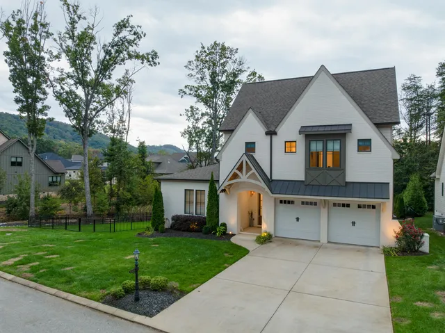 $1,050,000 | 9550 Wolf Creek Trail, Ooltewah, TN 37363