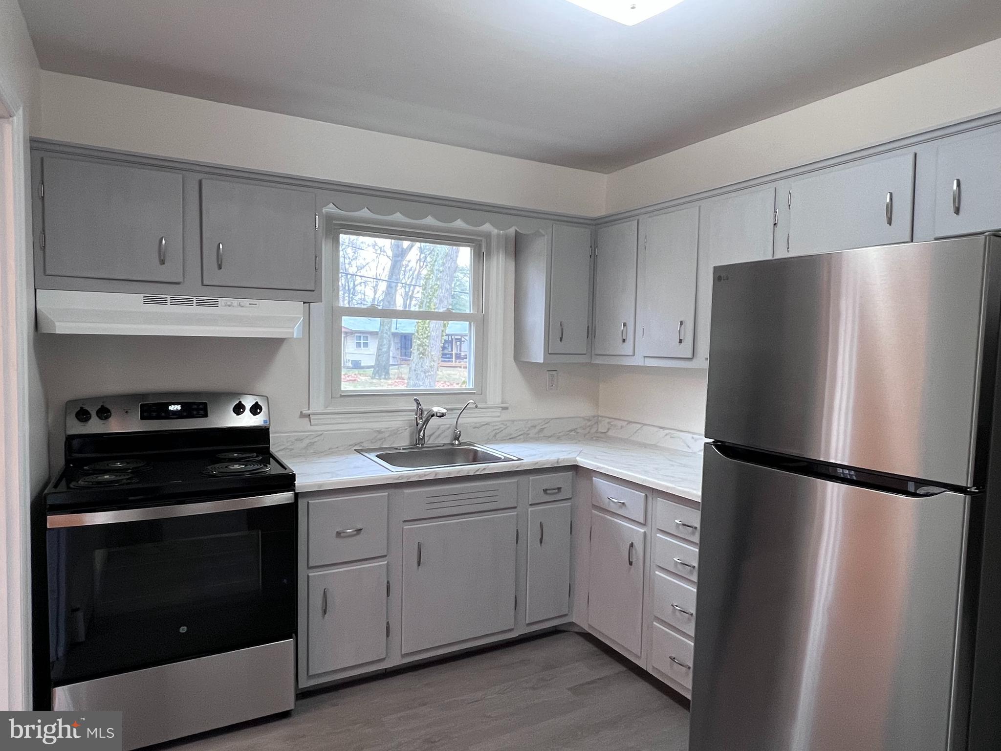 155 Sillery Bay Road Pasadena, MD 21122 - Photo 11 of 34 a kitchen with a refrigerator stove and sink