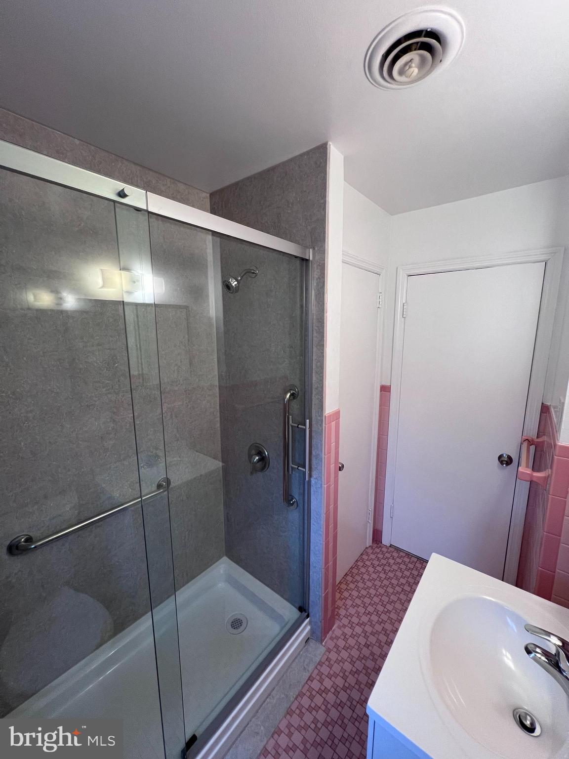 155 Sillery Bay Road Pasadena, MD 21122 - Photo 15 of 34 a bathroom with a sink and a mirror