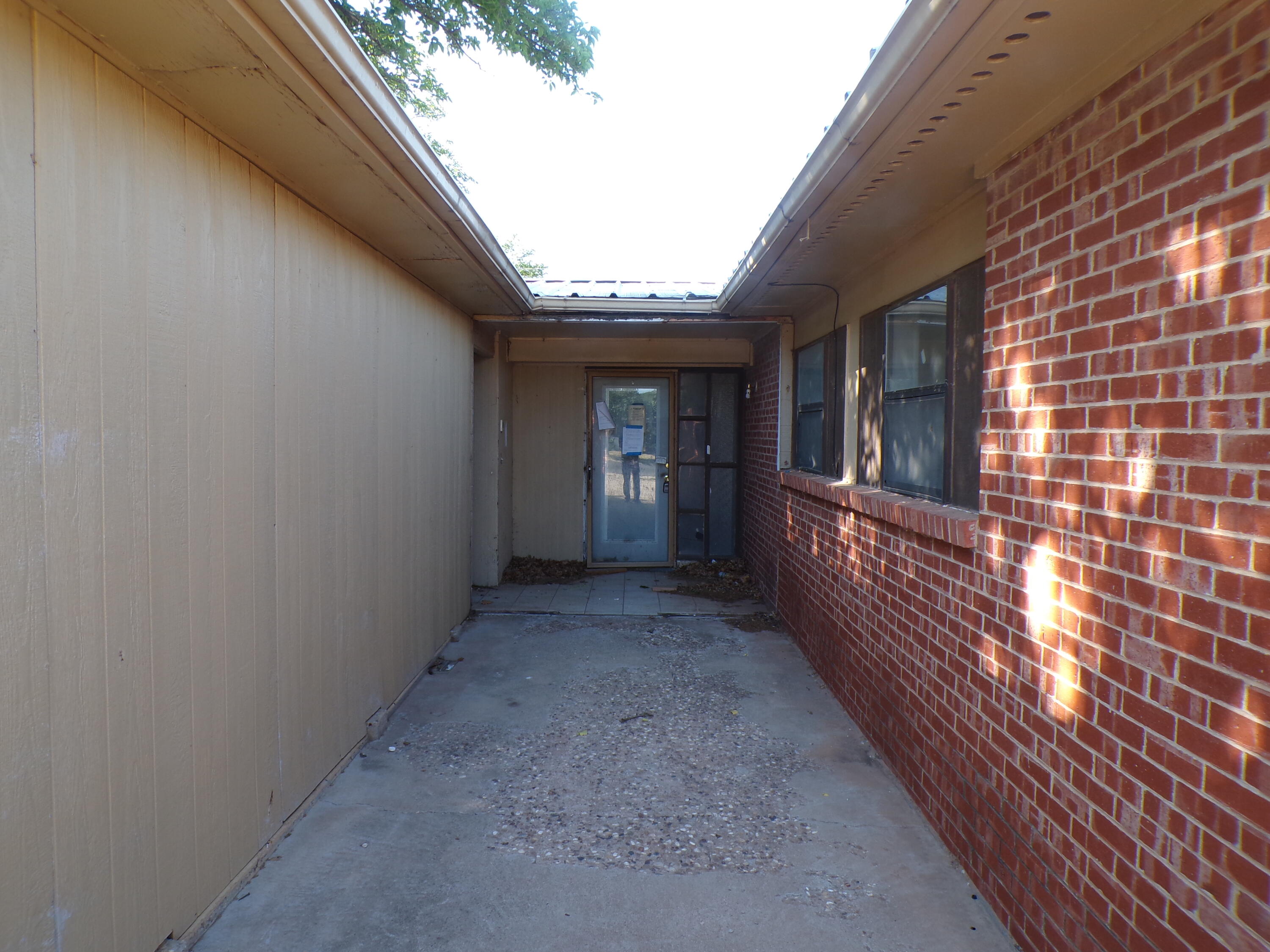 2829 66th Street Lubbock, TX 79413 - Photo 2 of 34 100_0159