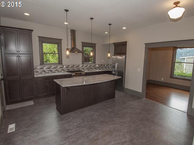 6726 North Mohawk Avenue Portland, OR 97203 - Photo 3 of 16