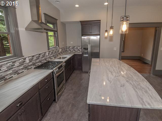 6726 North Mohawk Avenue Portland, OR 97203 - Photo 4 of 16