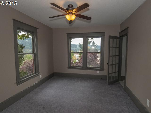 6726 North Mohawk Avenue Portland, OR 97203 - Photo 5 of 16