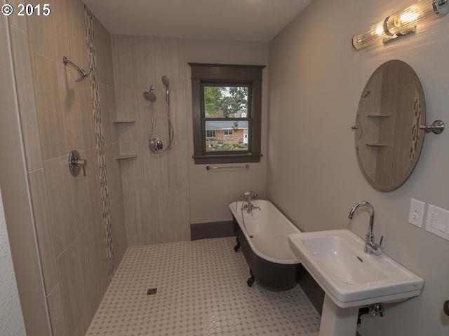 6726 North Mohawk Avenue Portland, OR 97203 - Photo 7 of 16