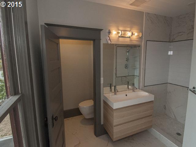 6726 North Mohawk Avenue Portland, OR 97203 - Photo 10 of 16