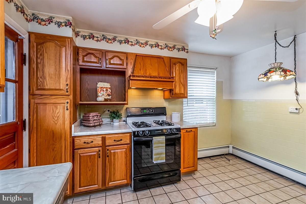 2702 Alden Road Baltimore, MD 21234 - Photo 14 of 34 Kitchen -w- space for cafe table.