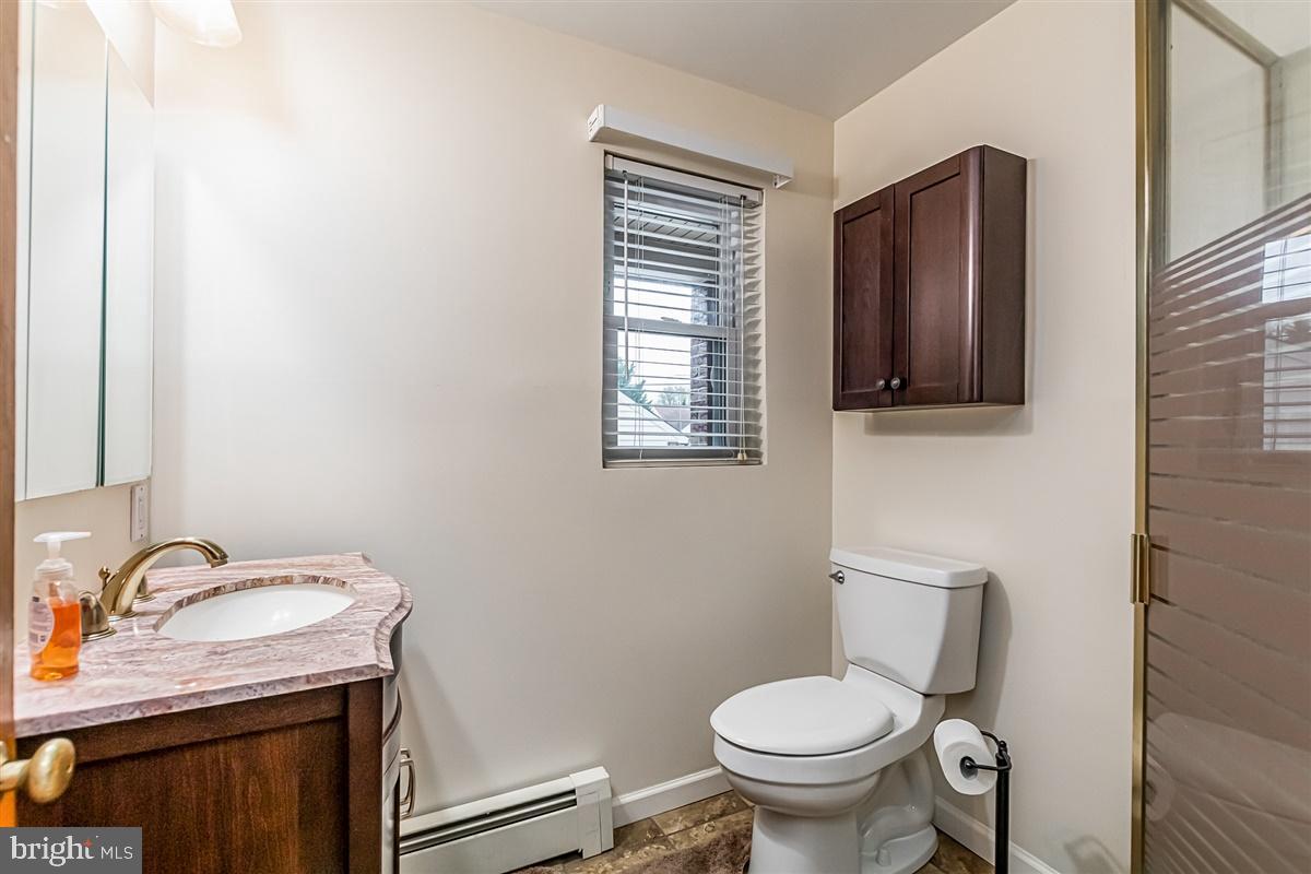 2702 Alden Road Baltimore, MD 21234 - Photo 21 of 34 Main level bath -w-walk in shower