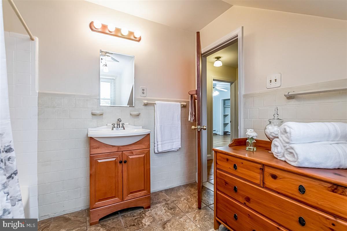 2702 Alden Road Baltimore, MD 21234 - Photo 26 of 34 Upper level full bath