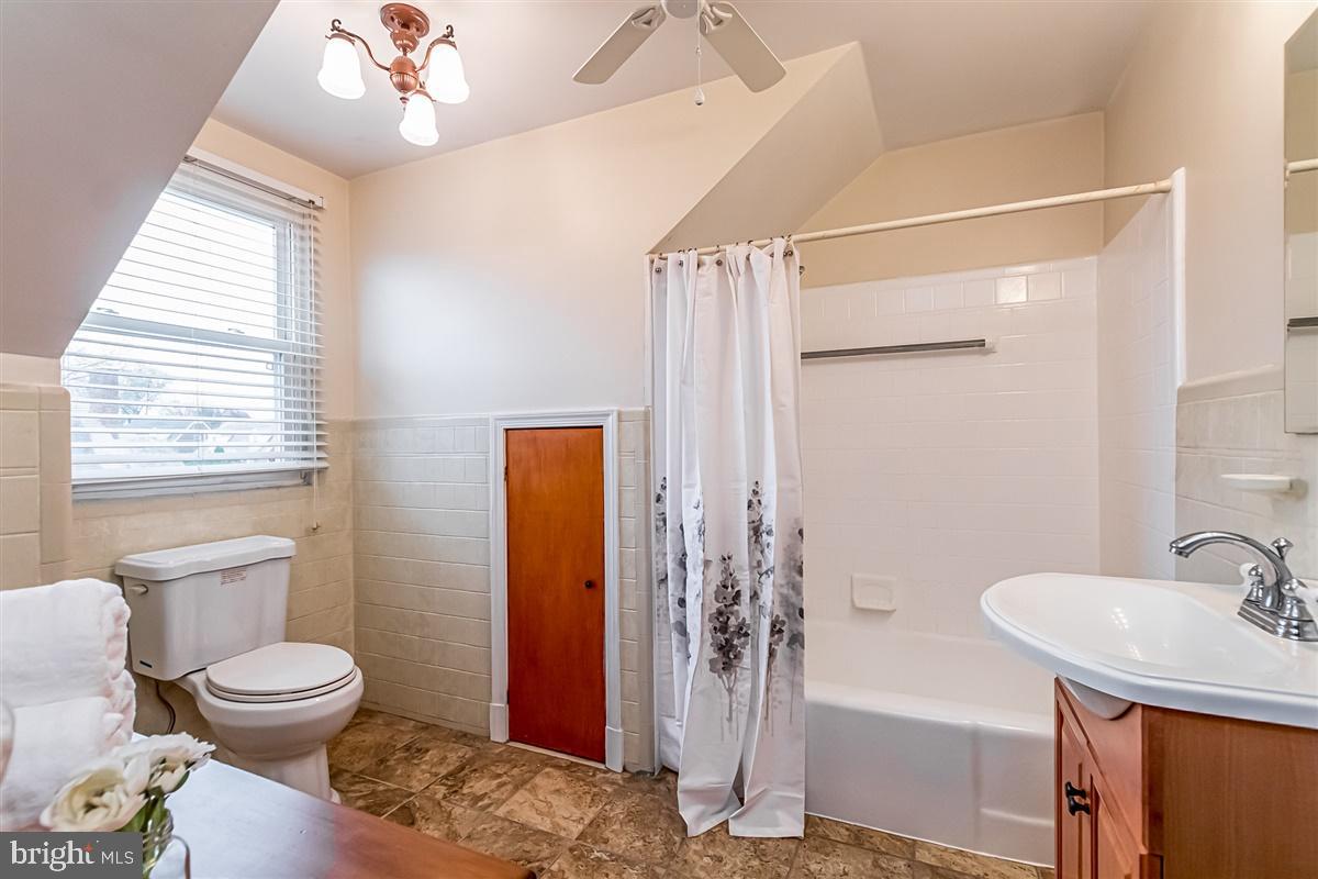 2702 Alden Road Baltimore, MD 21234 - Photo 27 of 34 Upper level full bath