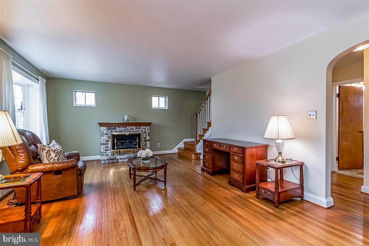 2702 Alden Road Baltimore, MD 21234 - Photo 4 of 34 Bright living room.
