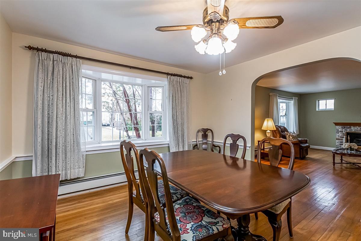 2702 Alden Road Baltimore, MD 21234 - Photo 10 of 34 Dining room -w-bright Bay Window