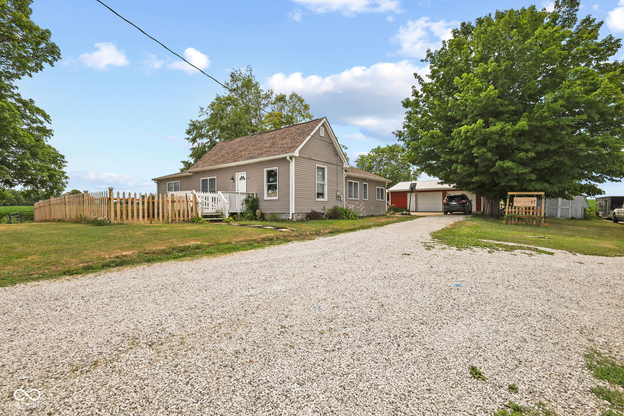 5594 South County Road 550 East