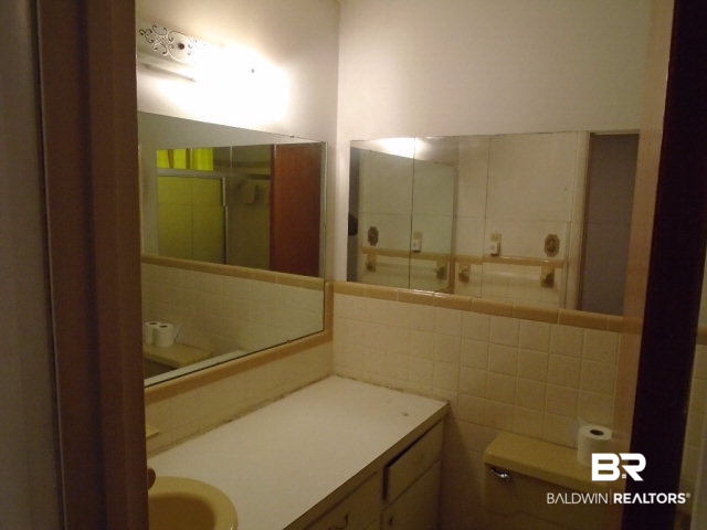 1515 Dominick Street Mobile, AL 36605 - Photo 10 of 13 Master Bathroom