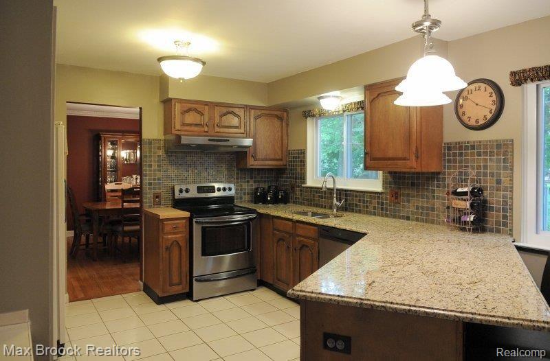 2451 Eaton Gate Road Lake Orion, MI 48360 - Photo 3 of 25 015DSC_0463 copy.jpg
