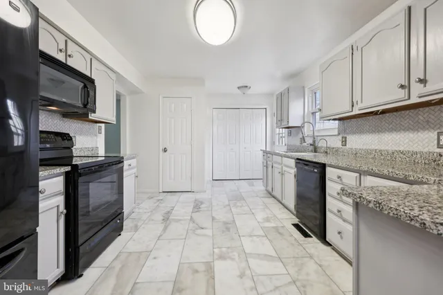 a bathroom with a toilet and a bathtub