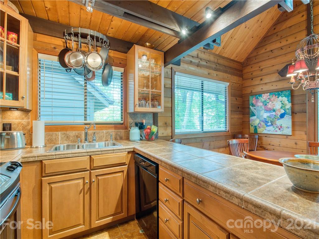 65 Ridge Road Waynesville, NC 28786 - Photo 12 of 36 Gallery Image 12