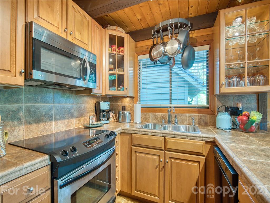 65 Ridge Road Waynesville, NC 28786 - Photo 13 of 36 Gallery Image 13