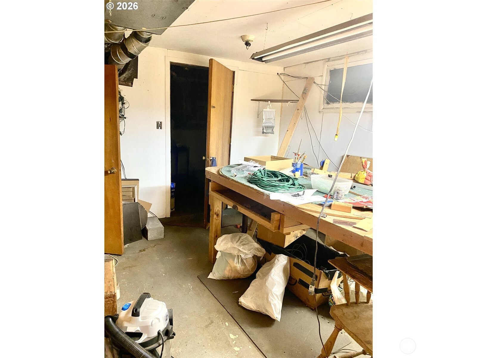 101 Northwest 107th Street Vancouver, WA 98685 - Photo 16 of 27 a room with furniture and a window