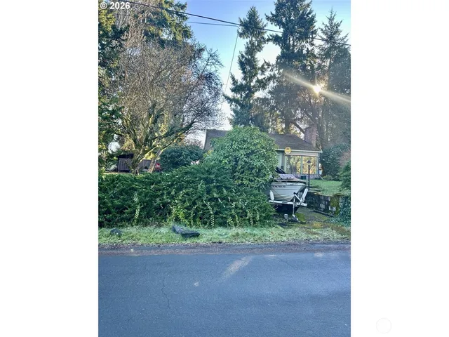 a view of a bathtub in a yard