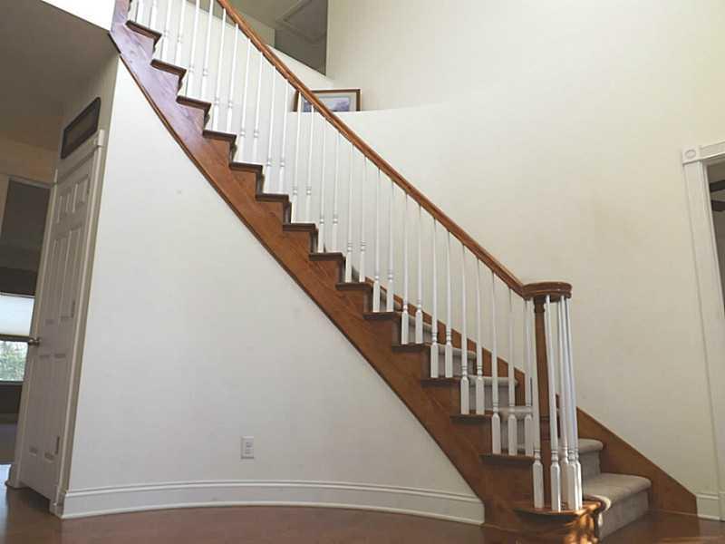 116 Stallion Road Clinton, PA 15026 - Photo 9 of 25 Entry/Foyer.