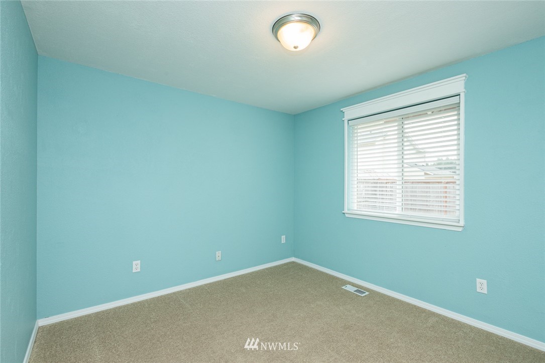 5906 Cherokee Loop Southeast Lacey, WA 98513 - Photo 12 of 23 Gallery Image 12