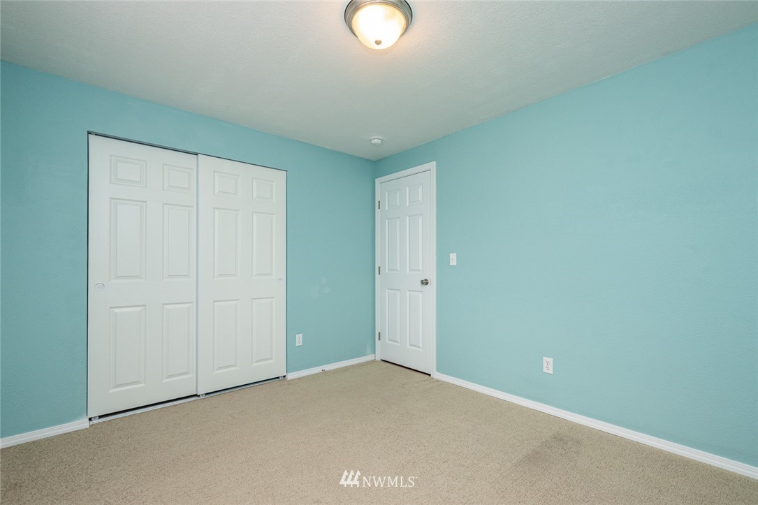 5906 Cherokee Loop Southeast Lacey, WA 98513 - Photo 13 of 23 Gallery Image 13