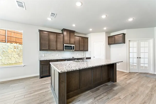 $439,900 | 541 Mitchell Boulevard, Weatherford, TX 76087