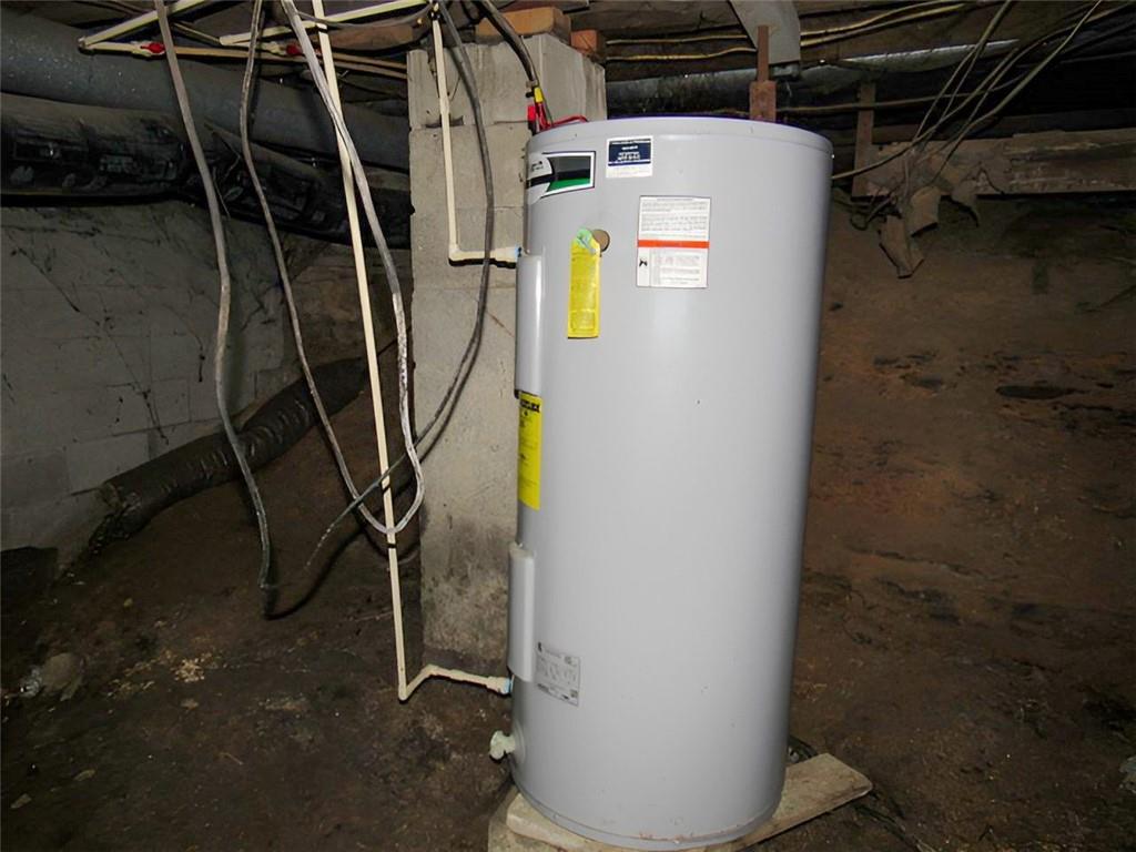 128 Shoaf Road Smithfield, PA 15478 - Photo 12 of 12 a utility room with dryer and washer