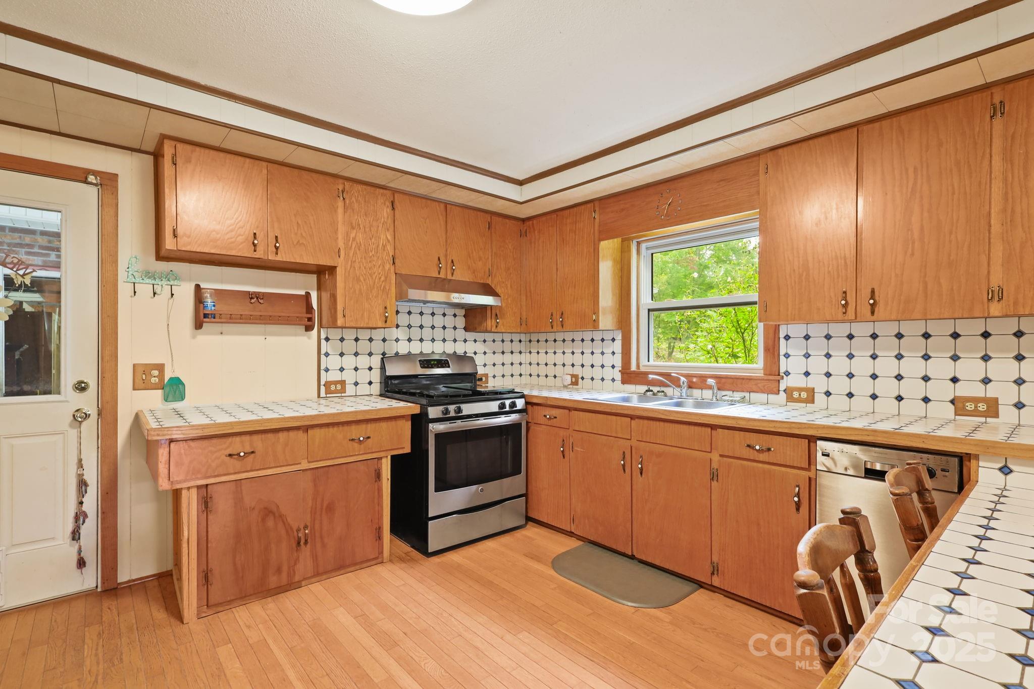 5110 Old Linville Road Marion, NC 28752 - Photo 8 of 48 Gallery Image 8
