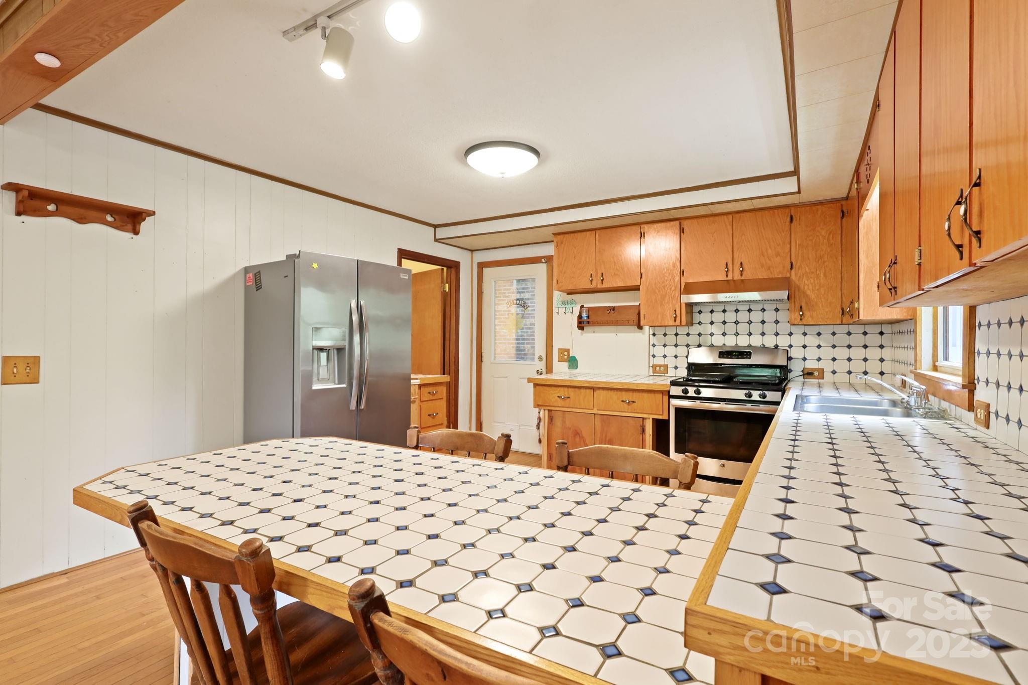 5110 Old Linville Road Marion, NC 28752 - Photo 9 of 48 Gallery Image 9