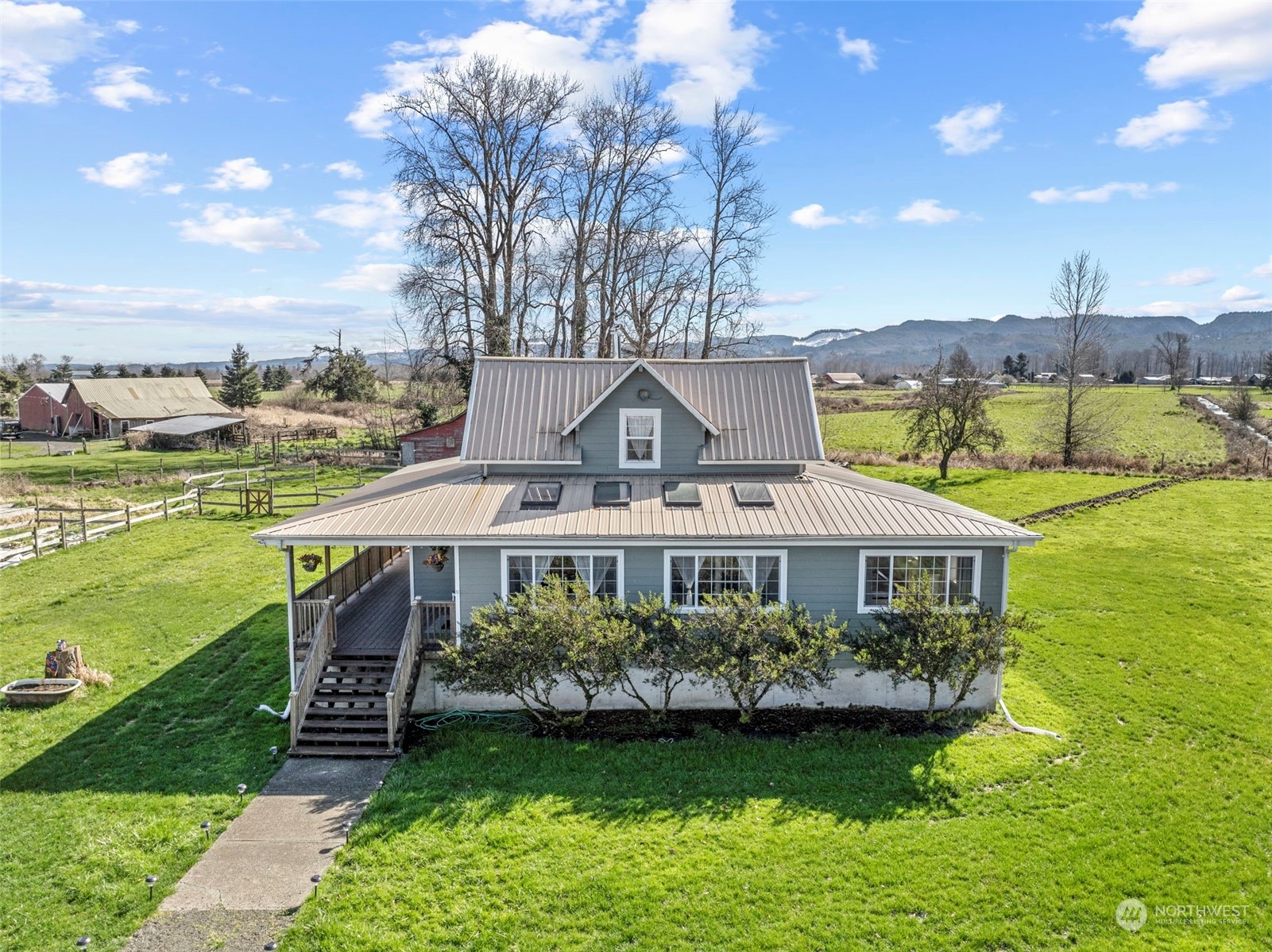 203 South Welcome Slough Road Cathlamet, WA 98612 - Photo 1 of 40 Gallery Image 1