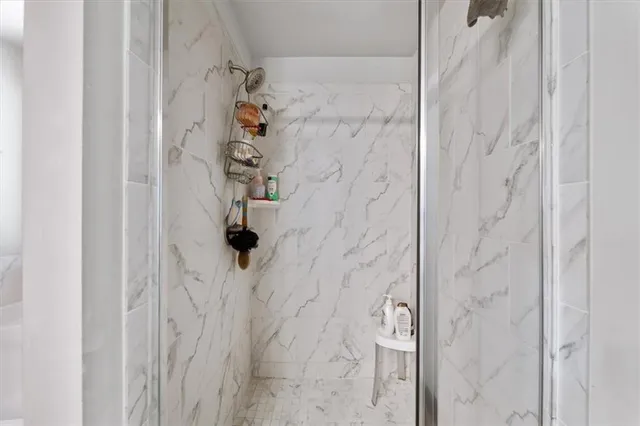 a en suite bathroom with a double vanity sink and a mirror