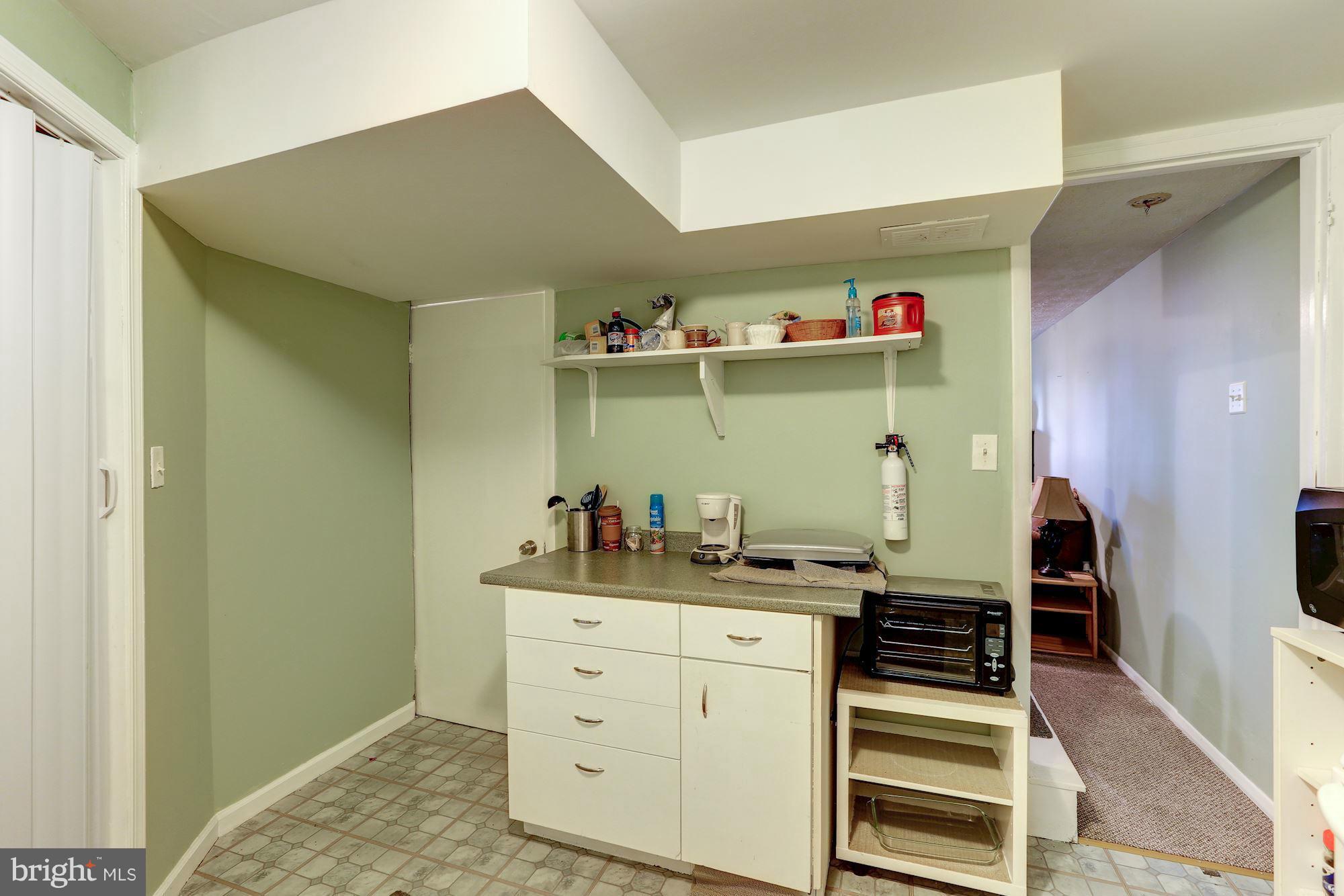 13 Laurence Brooke Road Catonsville, MD 21228 - Photo 20 of 25 Kitchenette