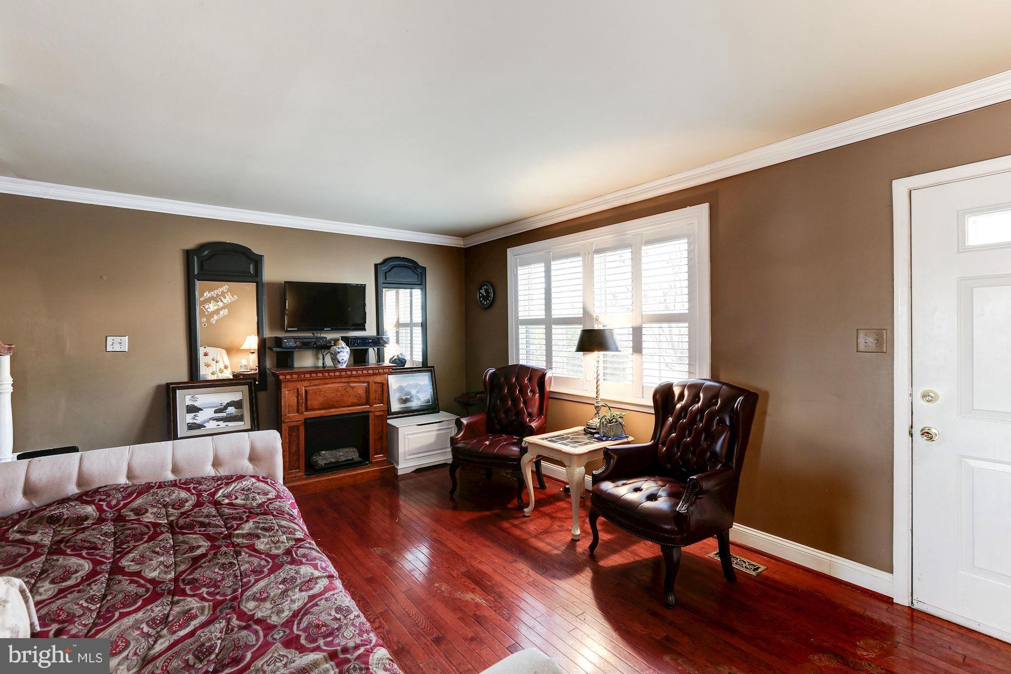 13 Laurence Brooke Road Catonsville, MD 21228 - Photo 3 of 25 Living Room