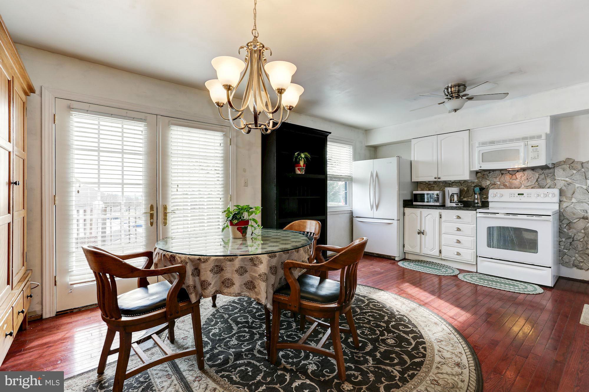 13 Laurence Brooke Road Catonsville, MD 21228 - Photo 5 of 25 Breakfast Area