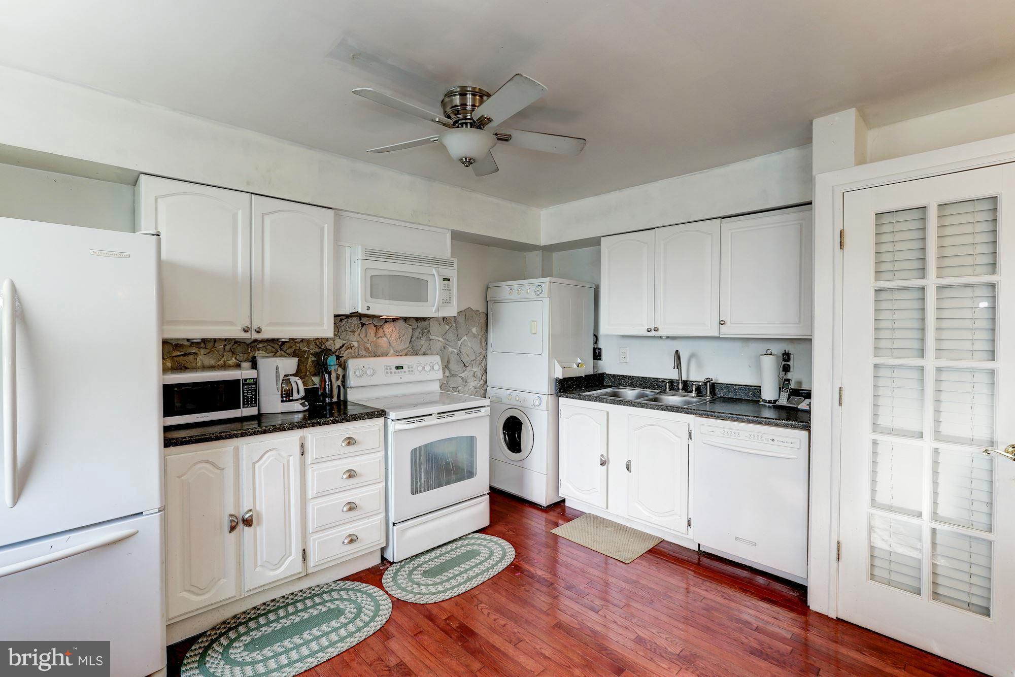 13 Laurence Brooke Road Catonsville, MD 21228 - Photo 8 of 25 Kitchen