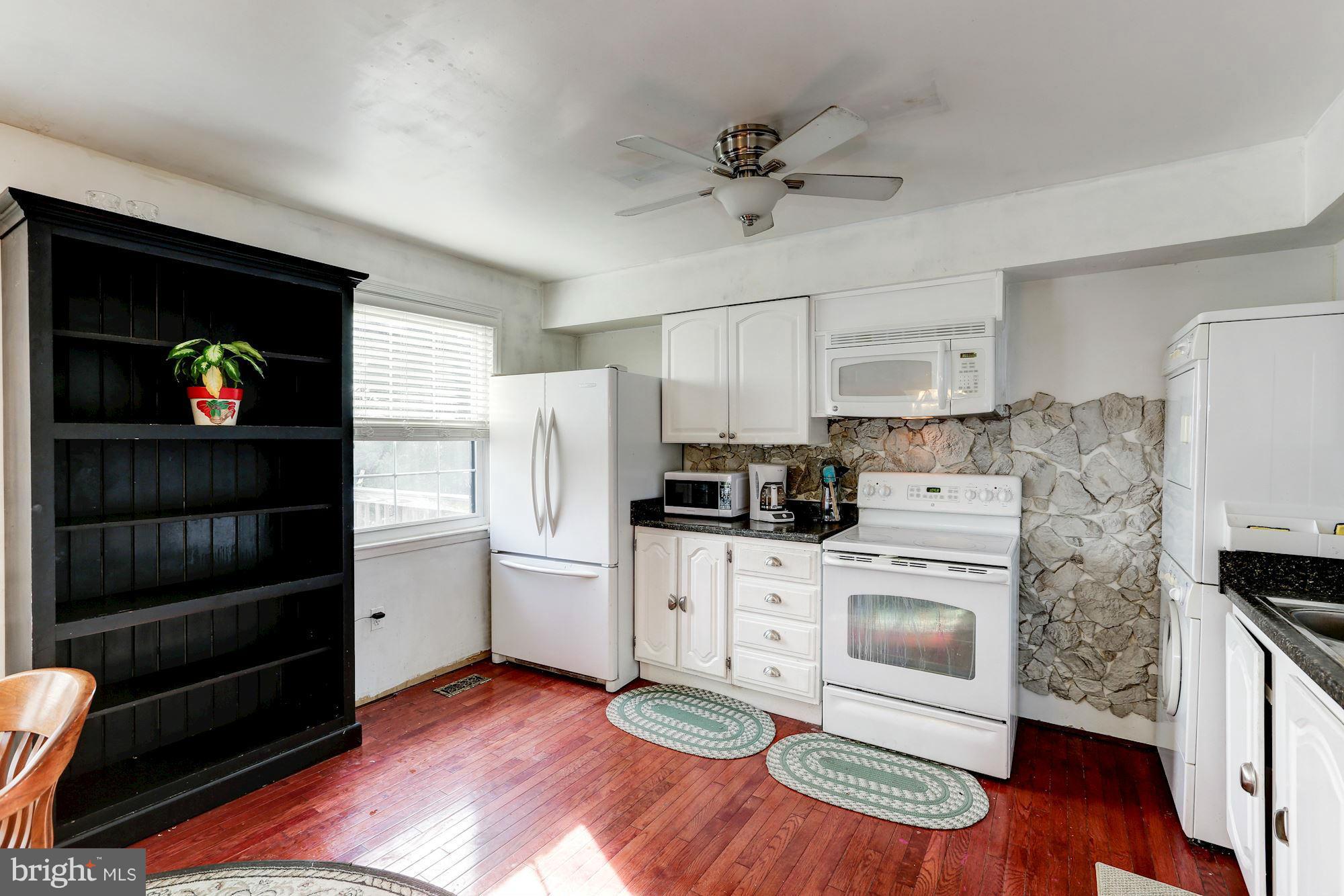 13 Laurence Brooke Road Catonsville, MD 21228 - Photo 9 of 25 Kitchen