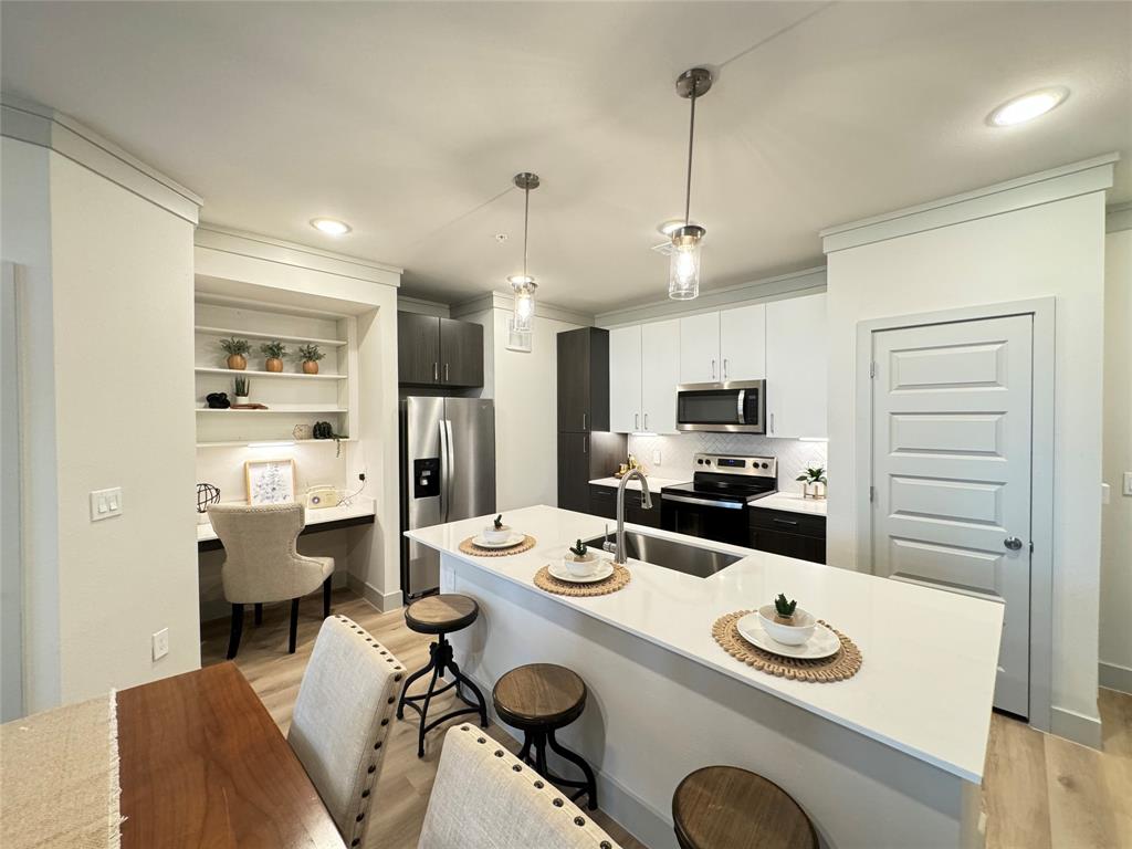 800 West Pasadena Boulevard Unit B2 2  