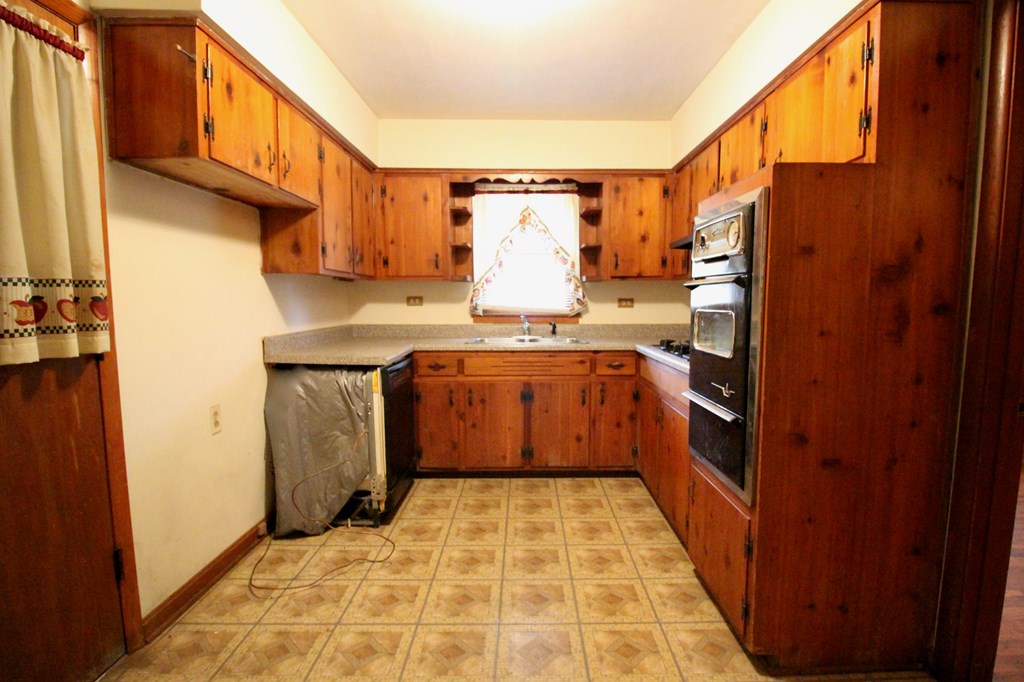 4428 Old Cusseta Road Columbus, GA 31903 - Photo 9 of 23 Kitchen