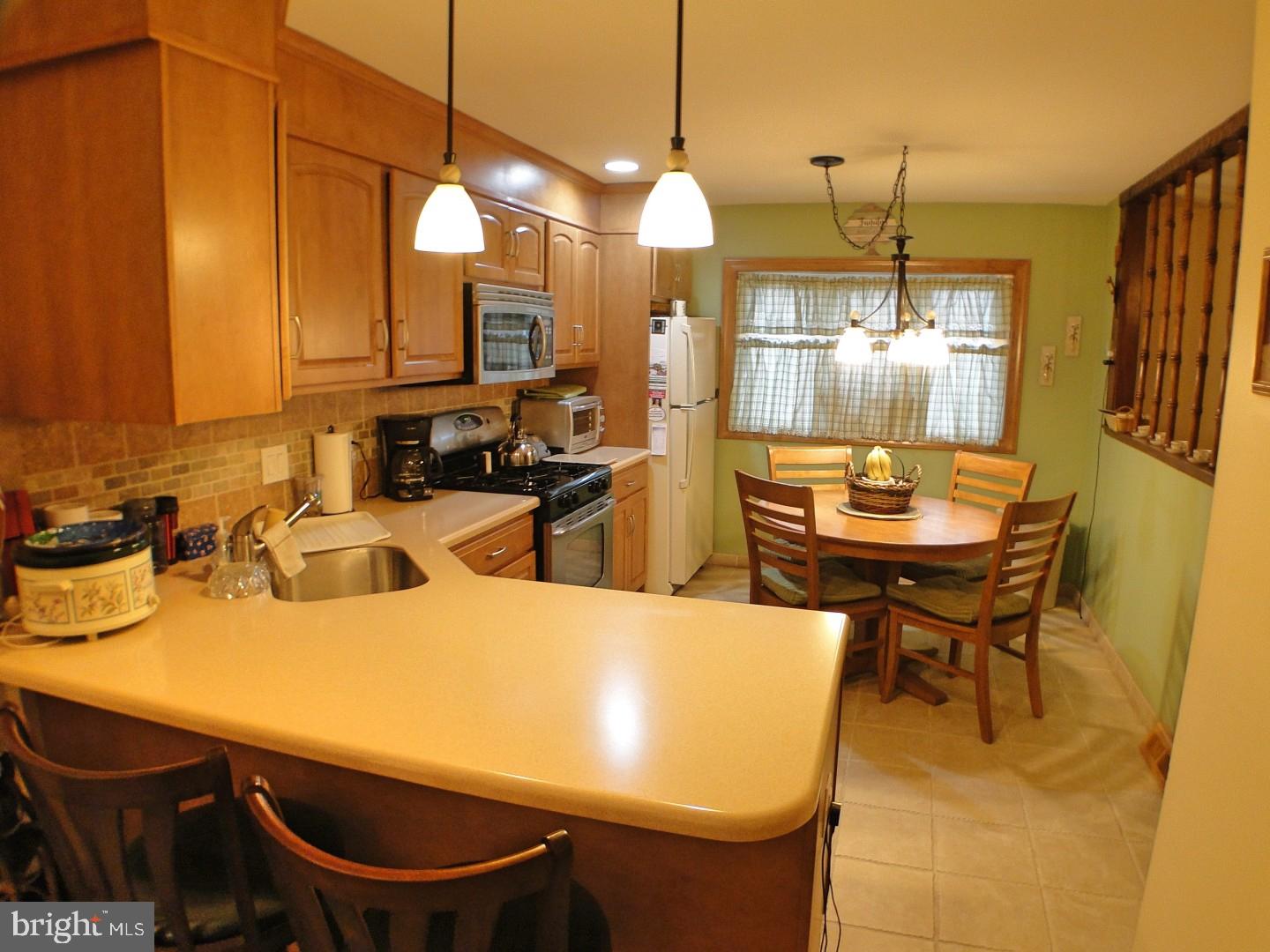 3329 Fairdale Road Philadelphia, PA 19154 - Photo 3 of 24