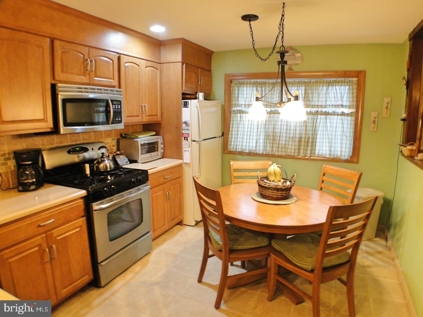 3329 Fairdale Road Philadelphia, PA 19154 - Photo 4 of 24