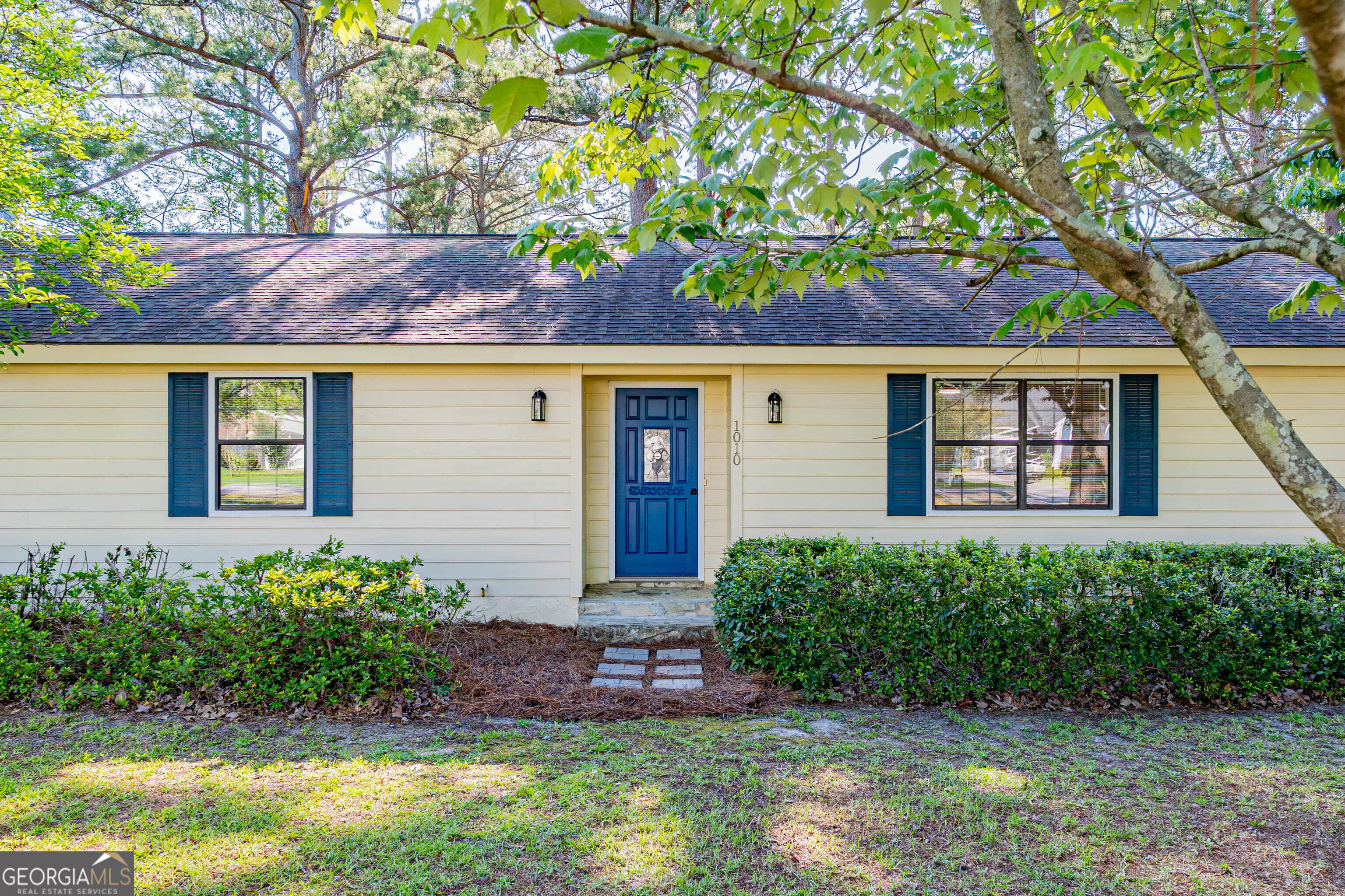 1010 Cherrywood Road Waycross, GA 31503 - Photo 2 of 27