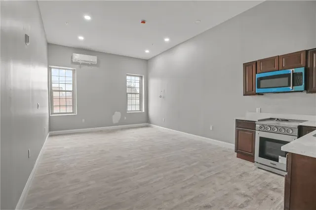 $2,000 | 387 Broad Street, Unit 3, Central Falls, RI 02863