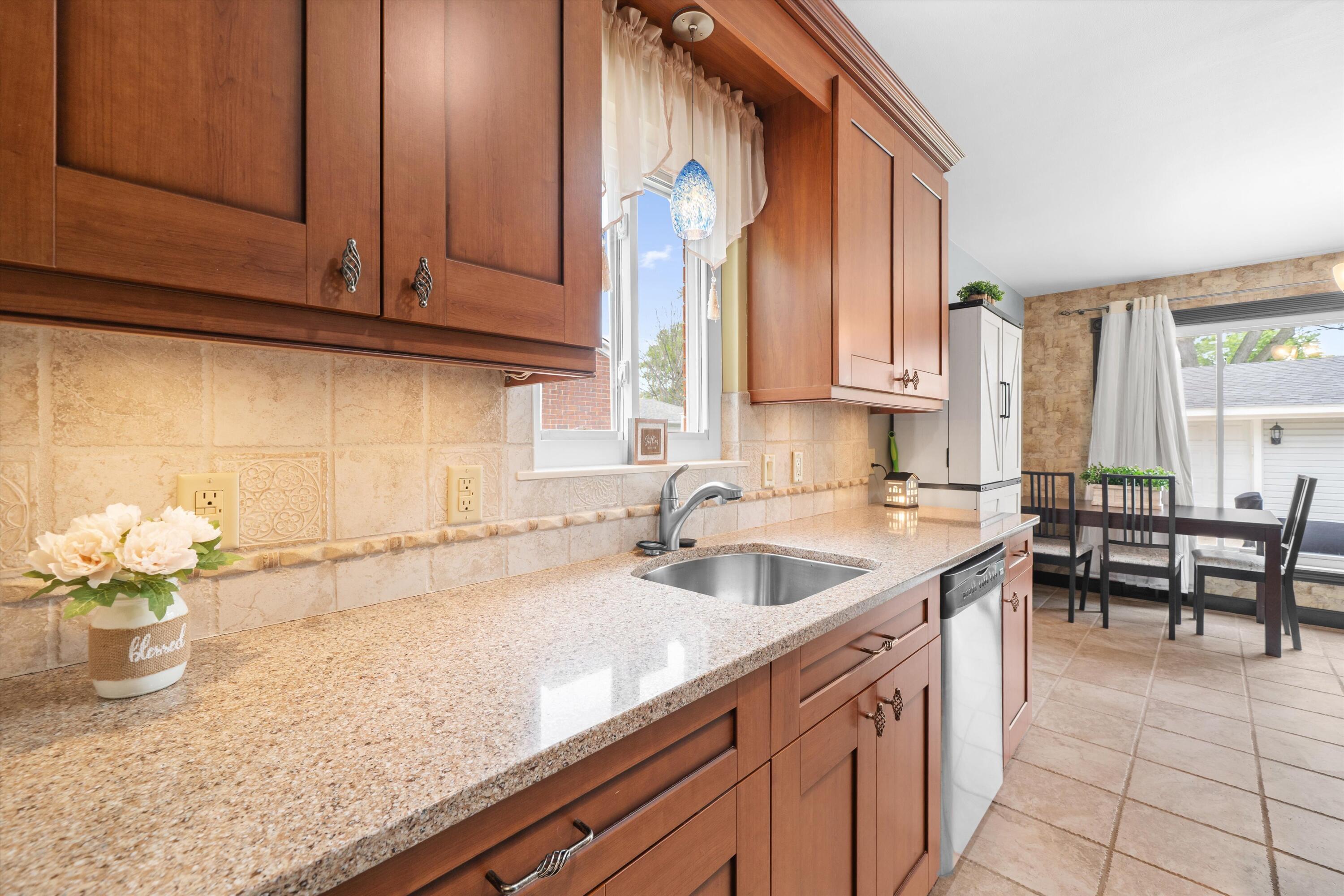 36753 Greenbush Road Wayne, MI 48184 - Photo 13 of 54 13-DSC09814